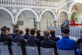 Lehrlinge der Kelag beim Empfang im Rathaushof