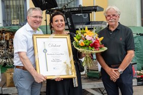 02_70 Jahre Friseur Bein Bgm. Martin Kulmer, Barbara Seidl-Bein und ihr Vater Reinfried Bein.jpg